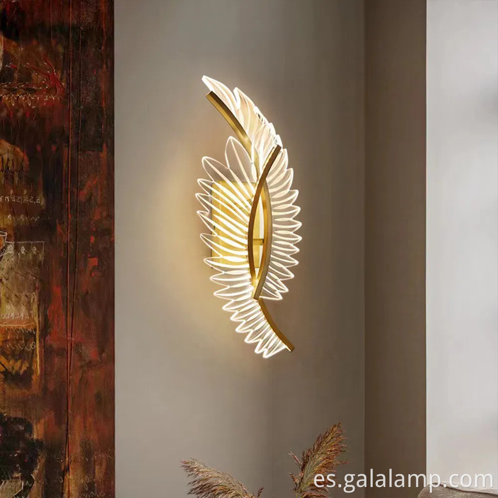 Elegante lámpara de pared de plumas acrílicas para interiores lujosos